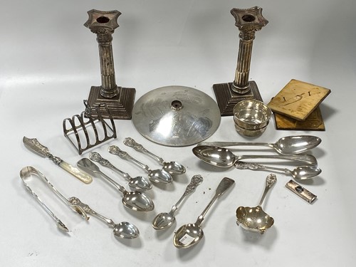 Lot 382 - A collection of silverware including flatware,...
