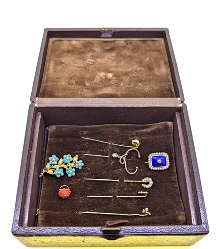Lot 410 - A turquoise brooch tested as 15ct gold, an...