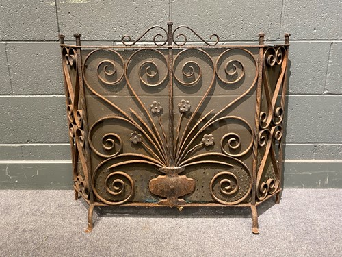 Lot 618 - An early 20th century wrought iron fireguard...