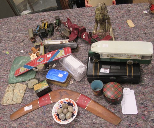 Lot 166 - A mixed lot including carved Mesoamerican...