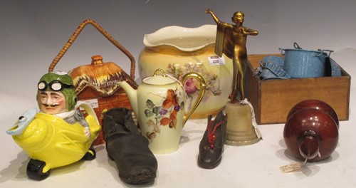 Lot 220 - A mixed lot including continental blue and...