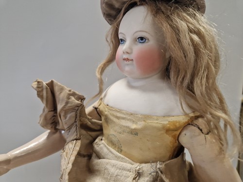 Lot 50 - An Adelaide Huret bisque shoulder head fashion doll with accessories
