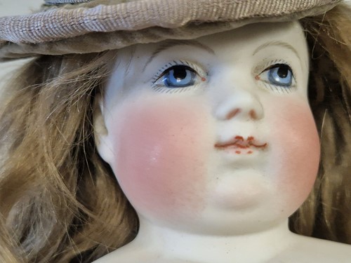 Lot 50 - An Adelaide Huret bisque shoulder head fashion doll with accessories
