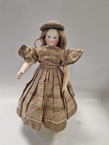 Lot 50 - An Adelaide Huret bisque shoulder head fashion doll with accessories