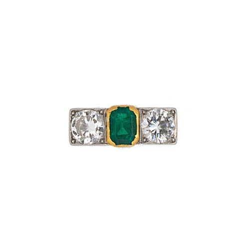 Lot 149 - An emerald and diamond ring
