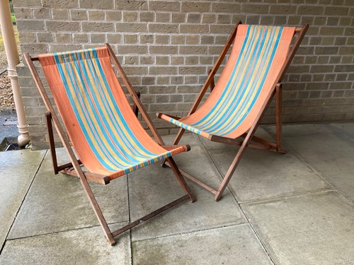 Lot 838 - A pair of vintage deck chairs