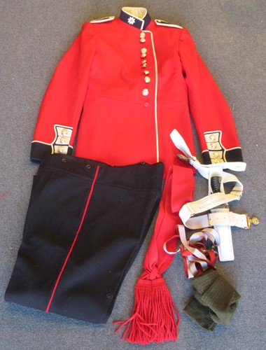 Lot 281 - Uniform of the Coldstream Guards, red wool...