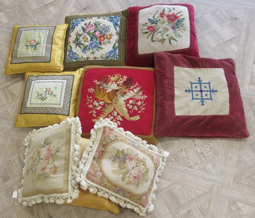 Lot 289 - Selection of decorative cushions of various...