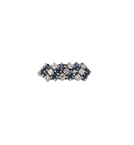 Lot 108 - A sapphire and diamond dress ring