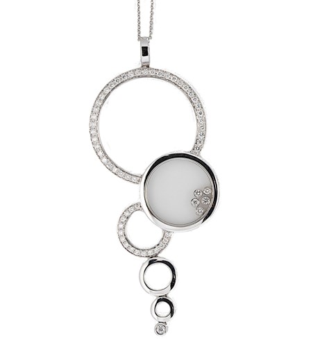 Lot 123 - A modern diamond set drop pendant