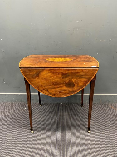 Lot 404 - A Sheraton style cross banded mahogany...