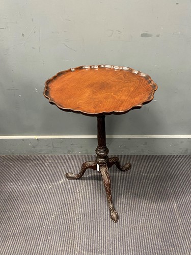 Lot 425 - A Chippendale style side table with pie crust...