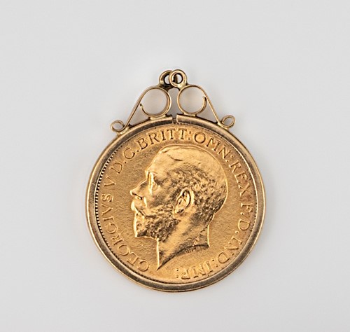 Lot 245 - A 'King's Head' sovereign