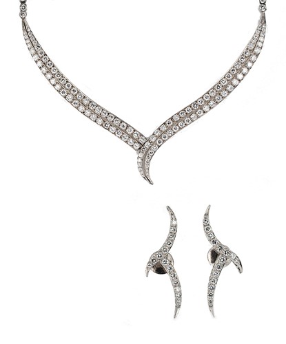 Lot 124 - A modern diamond necklace and earring suite