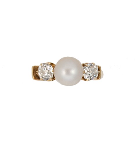 Lot 136 - A natural saltwater pearl and diamond ring