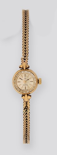 Lot 218 - Omega - A 9ct gold wristwatch