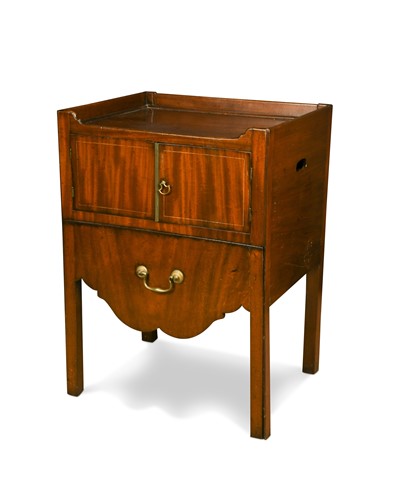 Lot 342 - A George III mahogany tray top night cupboard
