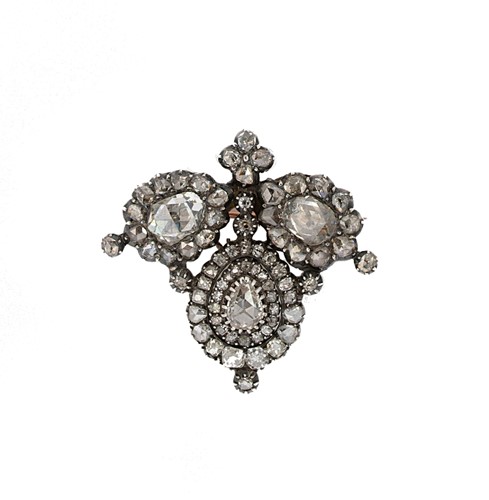 Lot 137 - A 19th century diamond set brooch