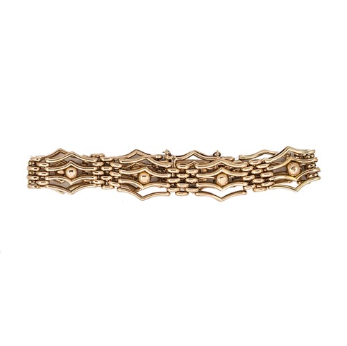 Lot 93 - An early 20th century gate style bracelet