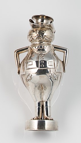 Lot 257 - An early 20th century silver novelty caster