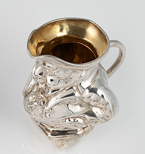 Lot 255 - An early 20th century silver novelty cream jug