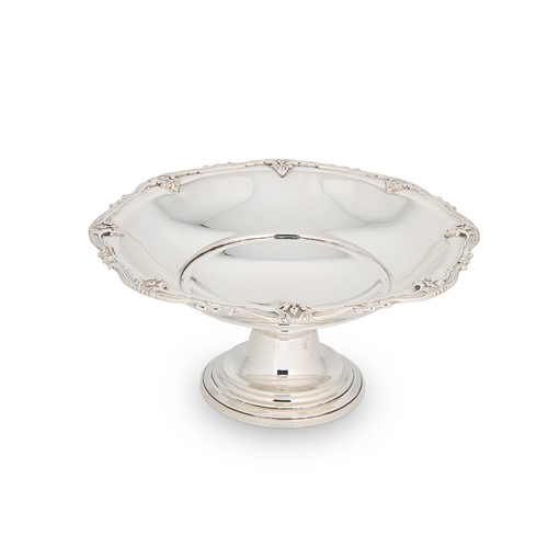 Lot 337 - A George V silver tazza
