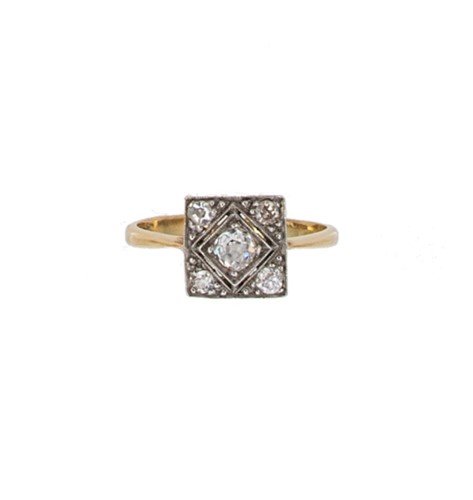 Lot 113 - An Art Deco diamond ring