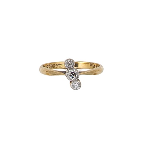 Lot 112 - A three stone diamond ring