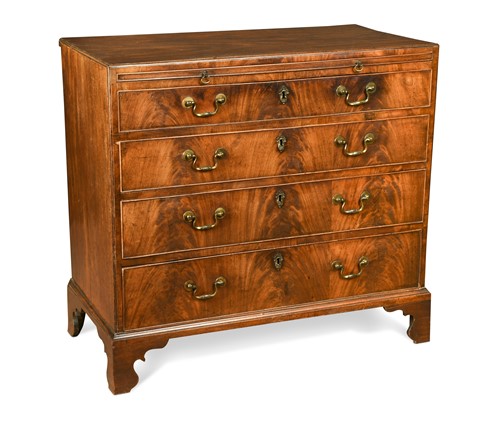 Lot 354 - A George III mahogany caddy top chest of drawers