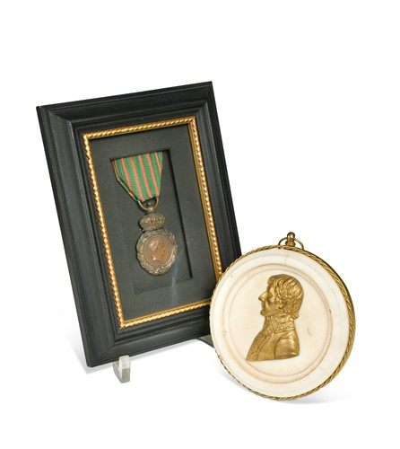 Lot 516 - A cased Napoleonic medal for the 1792-1815 campaigns