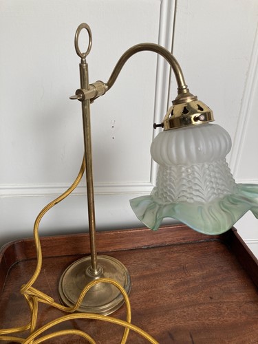 Lot 505 - A brass swan-neck reading lamp, early 20th century