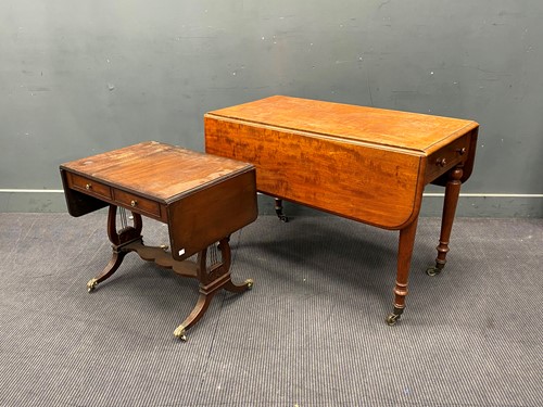 Lot 379 - A Victorian pembroke table 72 x 55 x 107cm...