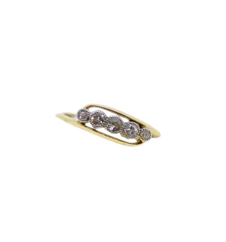 Lot 16 - A five stone diamond ring