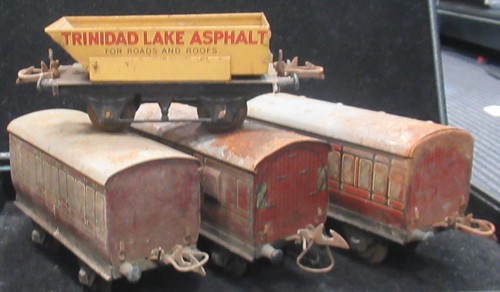 Lot 129 - Three Hornby O gauge tinplate carriages made...