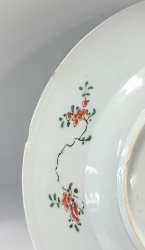 Lot 6 - A Chinese famille verte porcelain dish, Qing Dynasty, Kangxi Emperor (1662-1722)