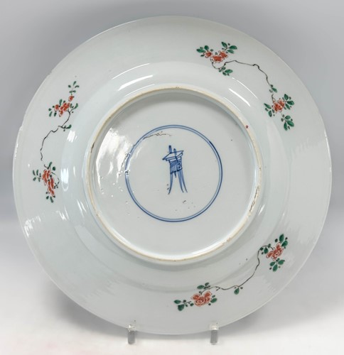 Lot 6 - A Chinese famille verte porcelain dish, Qing Dynasty, Kangxi Emperor (1662-1722)