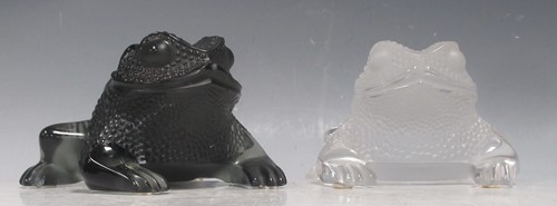 Lot 157 - Two Lalique glass 'Gregoire' Toads, one green...