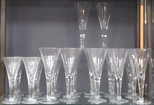 Lot 109 - A suite of late 20th century drinking glasses,...