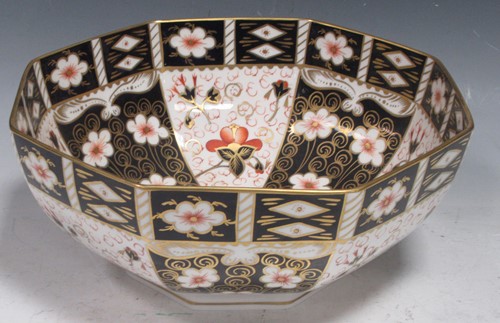 Lot 161 - A Royal Crown Derby 2451 pattern octagonal...