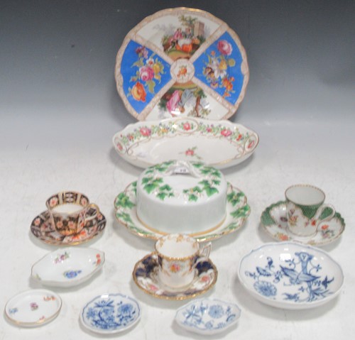 Lot 82 - Collection of ceramics to include a trio of...