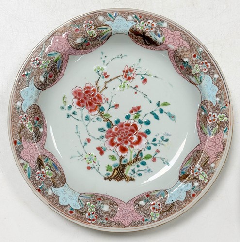Lot 36 - A Chinese famille rose porcelain plate, Qing Dynasty, Qianlong, circa 1740