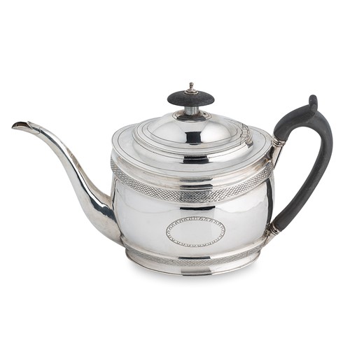 Lot 450 - A George III silver teapot
