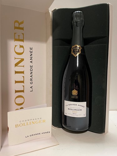 Lot 100 - Bollinger La Grande Annee 2000
