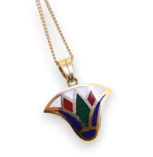 Lot 86 - An enamelled pendant and chain
