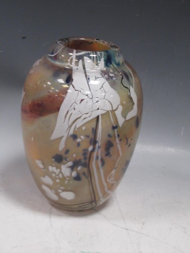 Lot 139 - An art glass vase by Chris Thornton, 21.5cm high