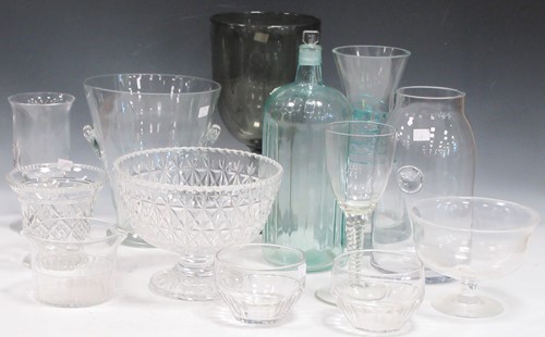 Lot 105 - A quantity of mixed glassware to include; a...