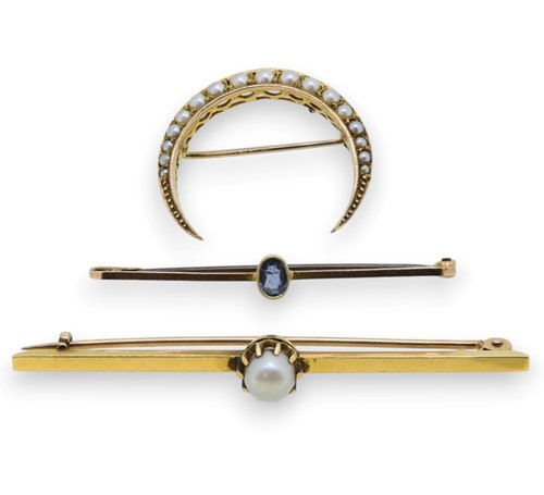 Lot 81 - A trio of brooches