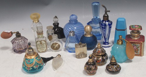 Lot 193 - Various perfume and scent bottles