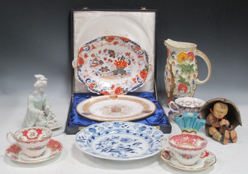 Lot 92 - Various 19th century and later porcelain to...