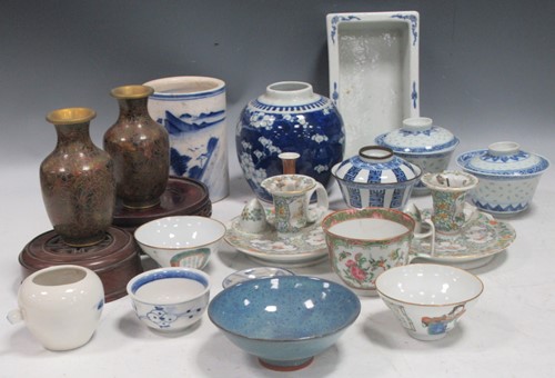 Lot 132 - A group of Chinese ceramics, to include, a...